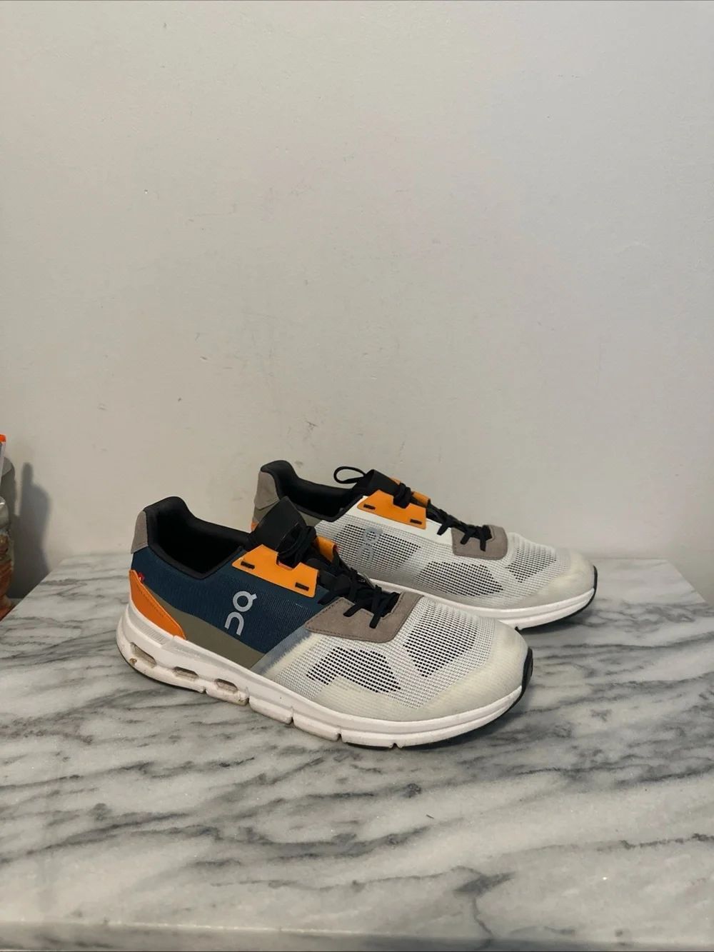 On Running Men's Trainers in White, Blue & Orange size 11